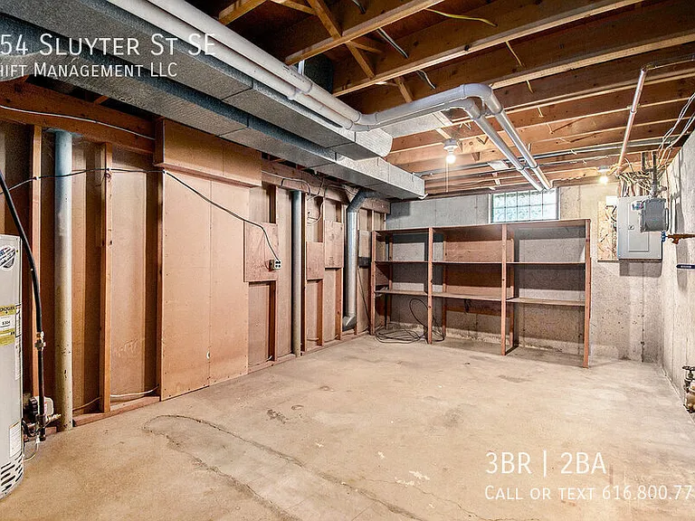 954 Sluyter St SE — Photo 14