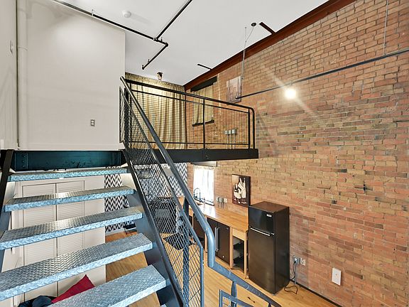 4th image of 346 Pierpont Ave #W209