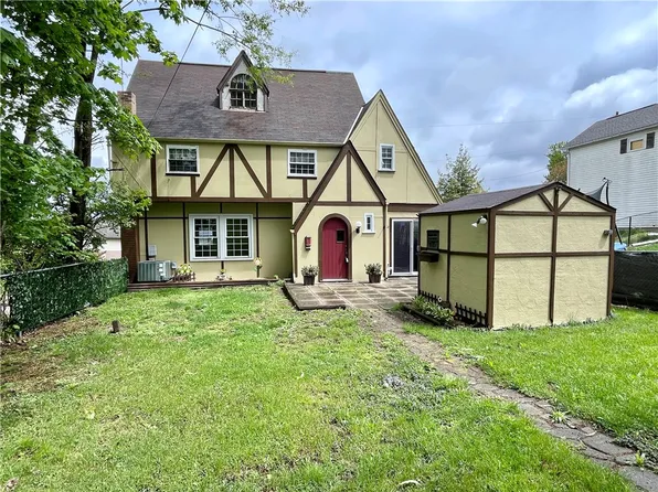 210 Lowell St, Vandergrift, PA 15690