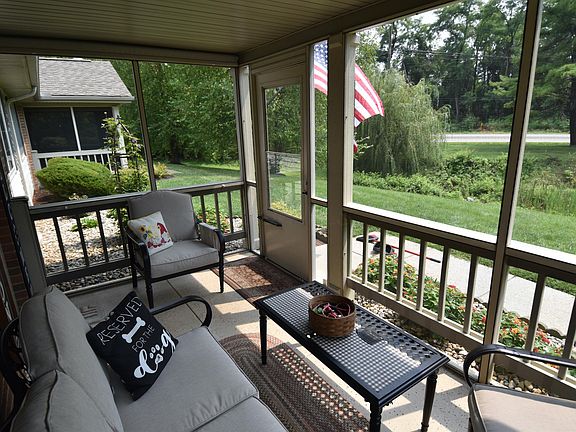 4th image of 373 Virginia Ct
