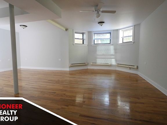 2nd image of 1115 W Oakdale Ave #1117GDNN