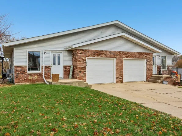 209-211 Buechner Dr, Mount Horeb, WI 53572
