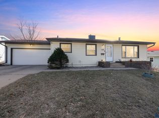 2403 E 17th St, Sioux Falls, SD 57103