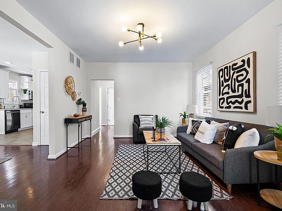 5th image of 2601 Hillcrest Ave