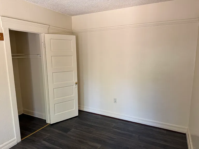 567 N Oakland Ave #5 — Photo 5