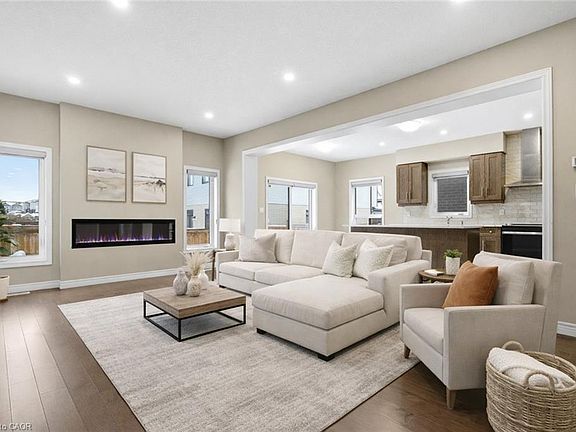 4th image of 126 Tartan Ave