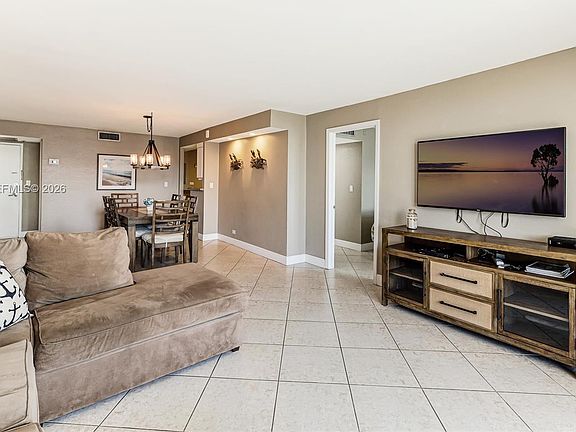4th image of 6039 Collins Ave APT 936