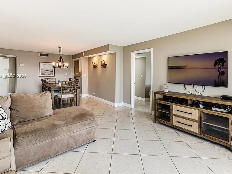 6039 Collins Ave #936 — Photo 4