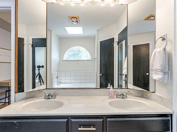 5th image of 1705 Saint Christopher Dr