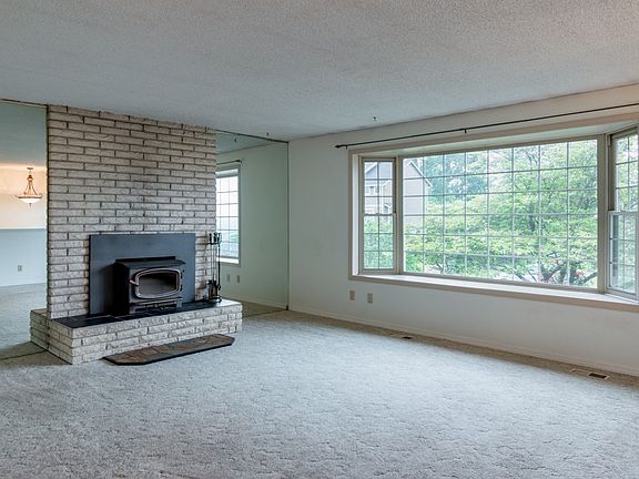 4th image of 6102 4th Street Ct NE