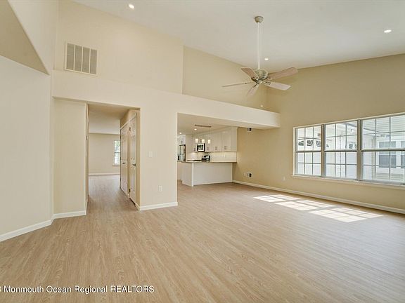 4th image of 1154 Thornbury Lane #A