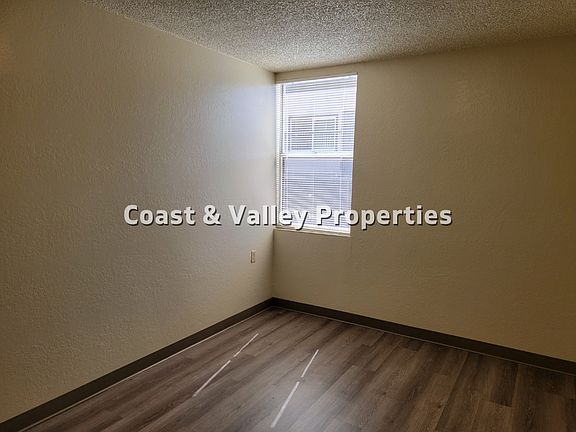 4th image of 1114 Parkside St #119dec80f