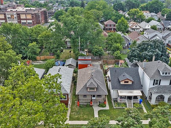 3rd image of 489 McKay Ave