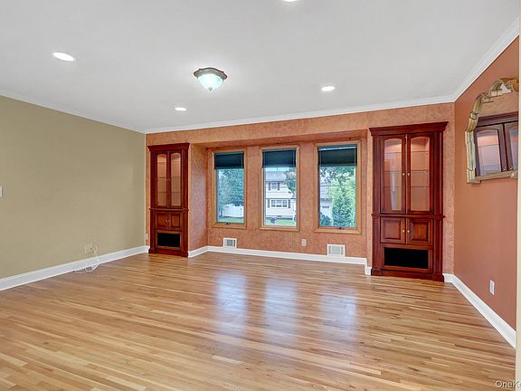 2nd image of 3 Crown St
