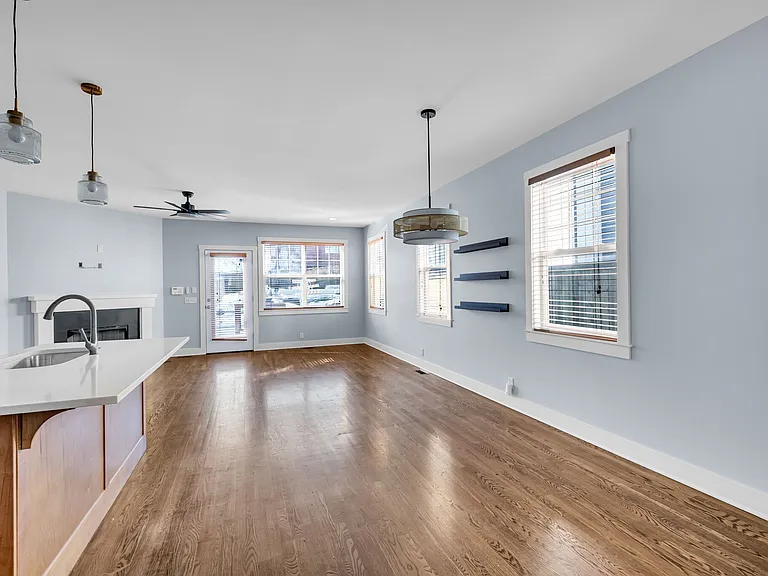 1109B S Douglas Ave — Photo 18