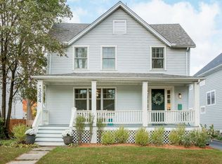 384 Brandon Ave, Glen Ellyn, IL 60137