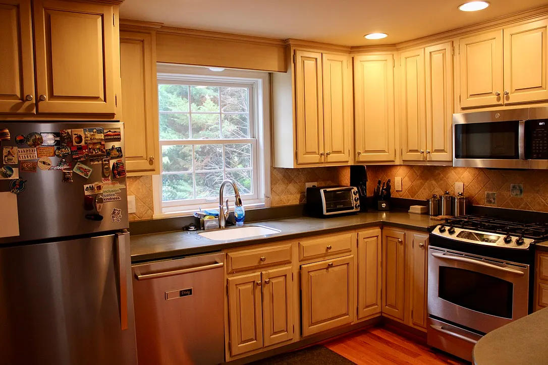 5 bed, 3219 sqft, $5,900 — Photo 3