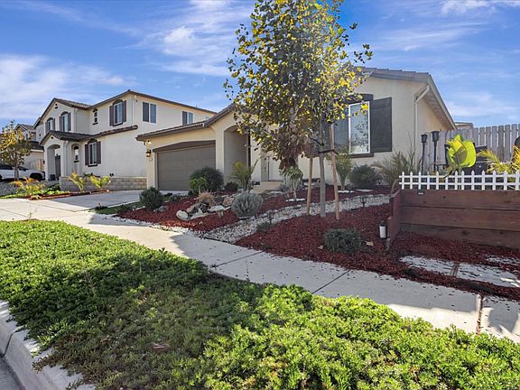 3rd image of 2051 Rosewood Dr