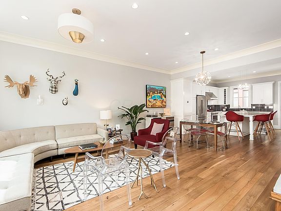 3rd image of 110 W Starr Avenue