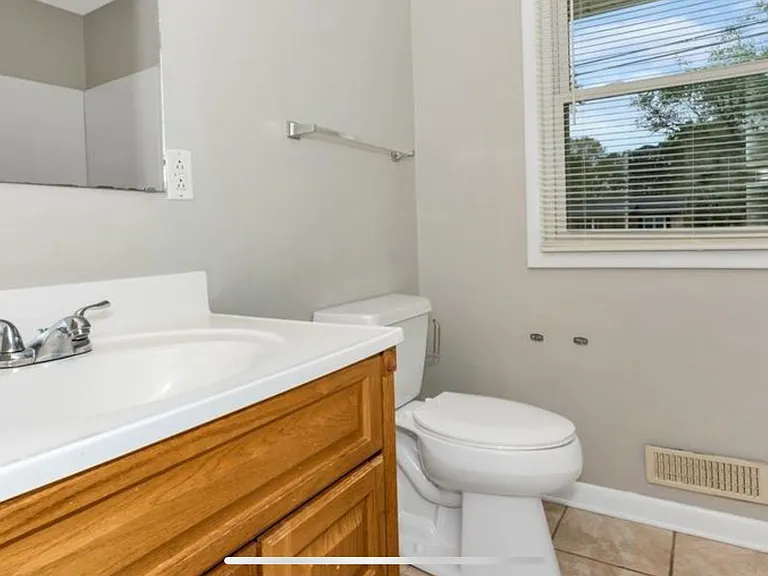 806 E Forrest St — Photo 17