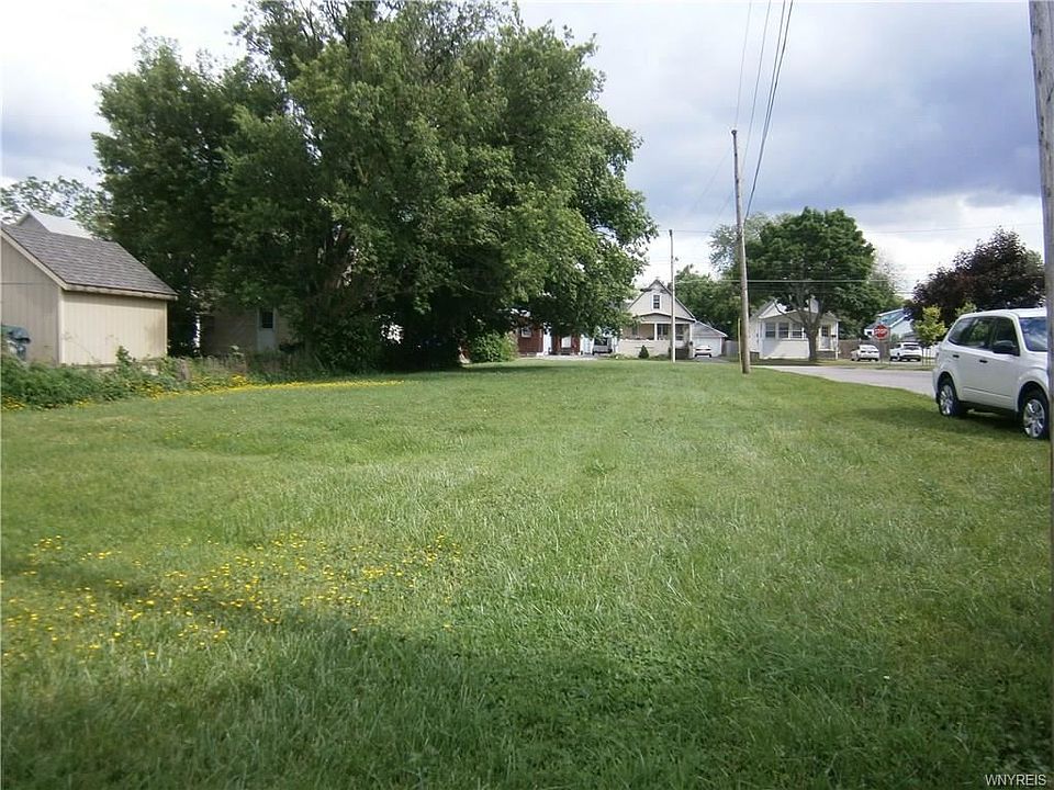1st image of 38 17th Ave