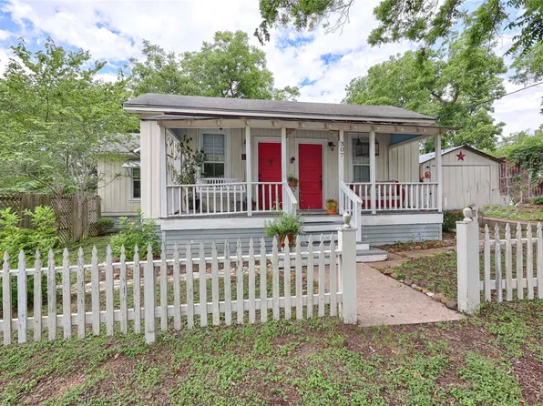 307 W Market St, Fayetteville, TX 78940