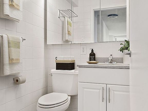 4th image of 470 2nd Ave APT 18F