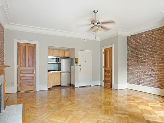 3rd image of 8 W 71st St APT 3