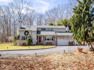 3 Big Pine Rd, Ridge, NY 11961