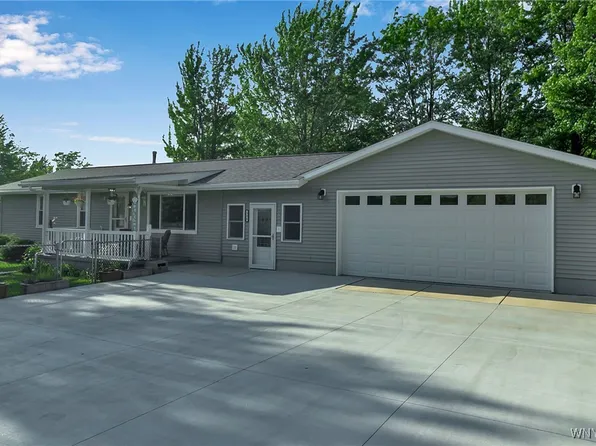 590 Kennedy Ave, Angola, NY 14006