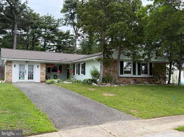 52 Henderson Ln, Willingboro, NJ 08046