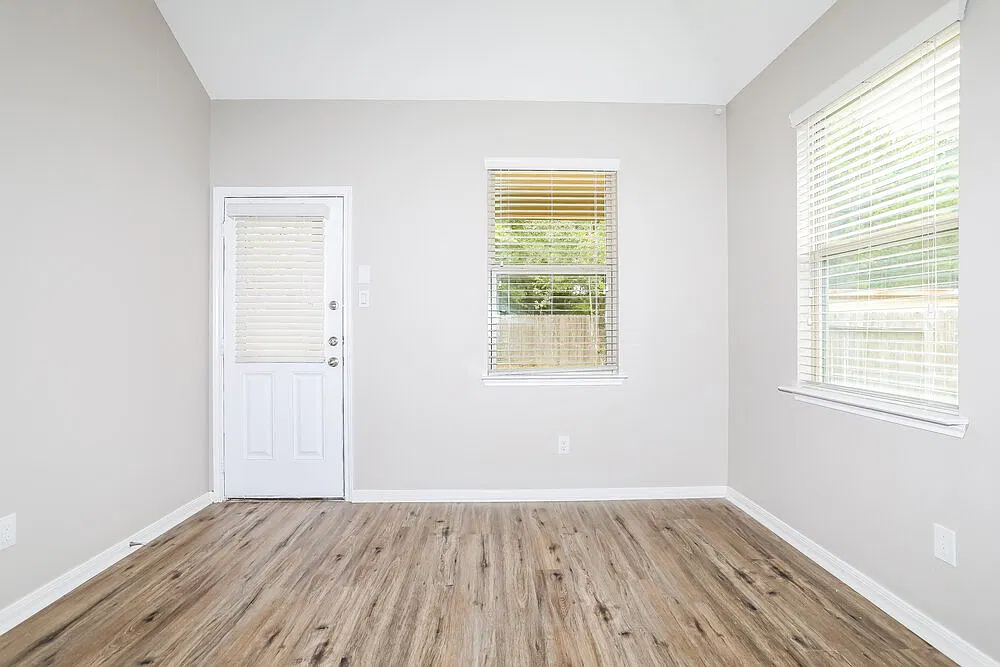 3 bed, 2.0 bath, 1424 sqft, $1,840 — Photo 3