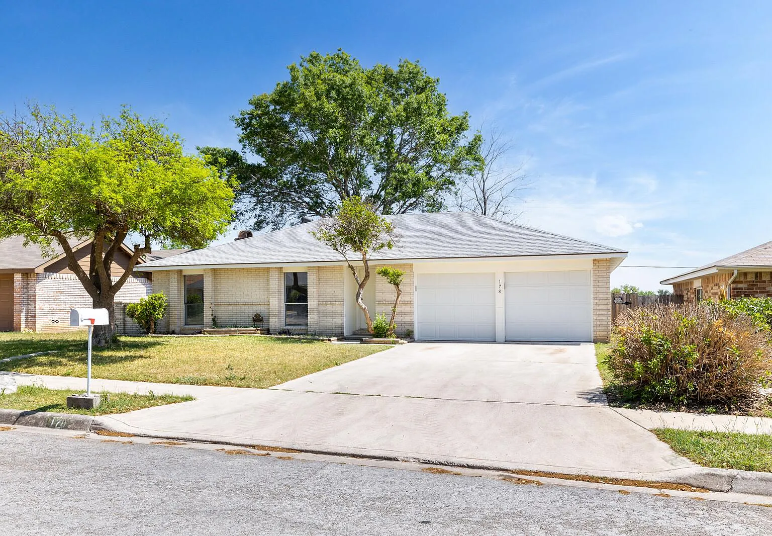 3 bed, 1354 sqft, $1,750 — Photo 1