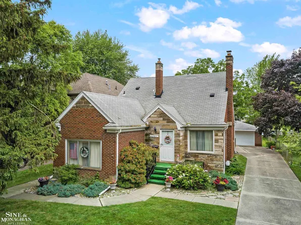 22565 Ardmore Park Dr, Saint Clair Shores, MI 48081