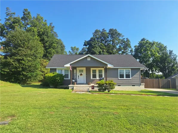 1905 41st St, Valley, AL 36854