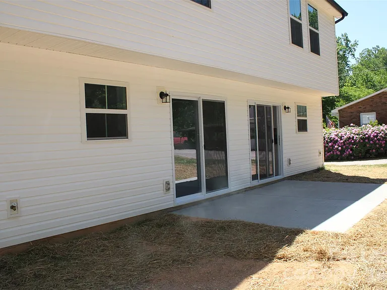 562 W Park Ave #B — Photo 21