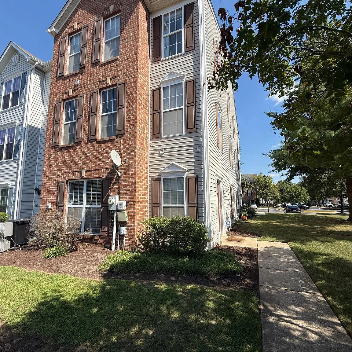 3 bed, 2.5 bath, 1758 sqft, $3,000 — Photo 1