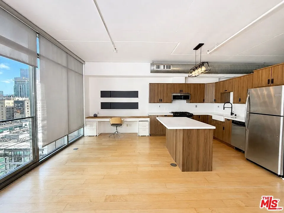 1 bed, 1.0 bath, 1030 sqft, $3,500 — Photo 2