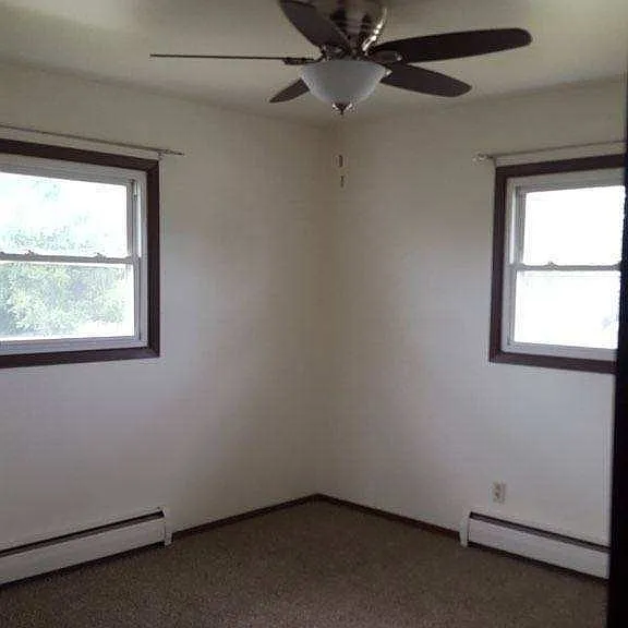 1310 E Kilbourn Ave — Photo 9