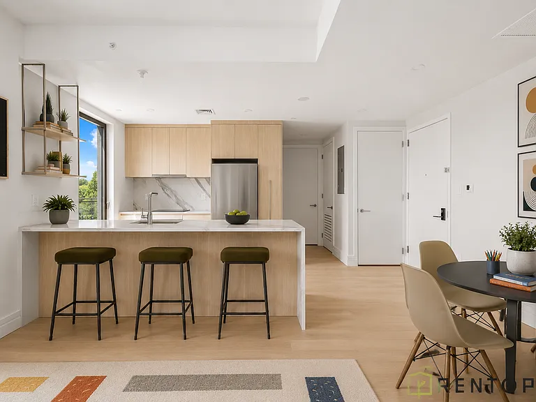 960 Franklin Ave #257 — Photo 2