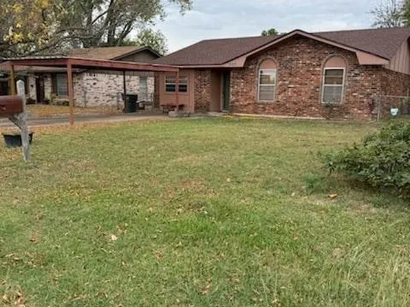 609 W Donehoo St, Madill, OK 73446
