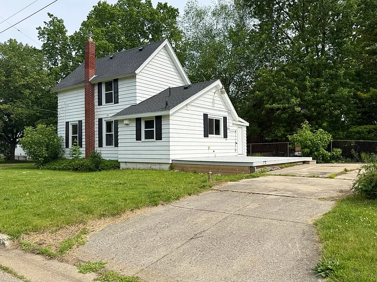 1200 Sheldon St — Photo 3
