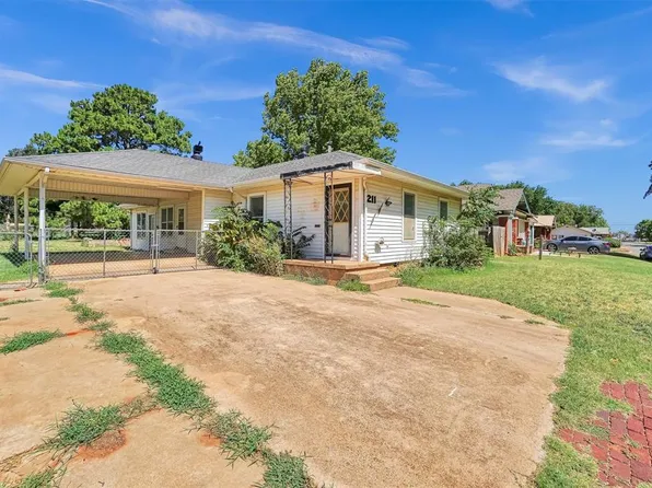 211 S Boone Ave, Elk City, OK 73644