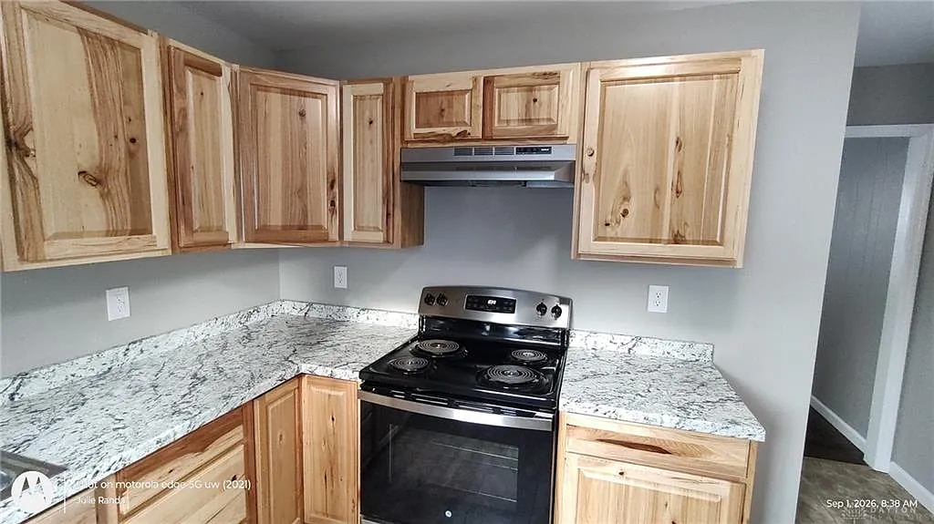 2 bed, 1.0 bath, 720 sqft, $1,400 — Photo 2
