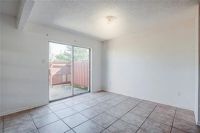 3 bed, 1.5 bath, 1200 sqft, $1,250 — Photo 4