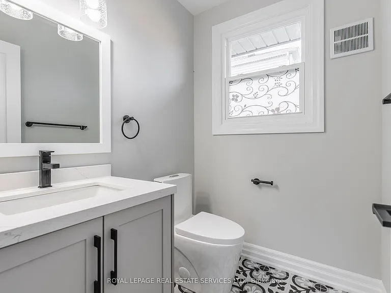 2 Thorndale Ave #C — Photo 12