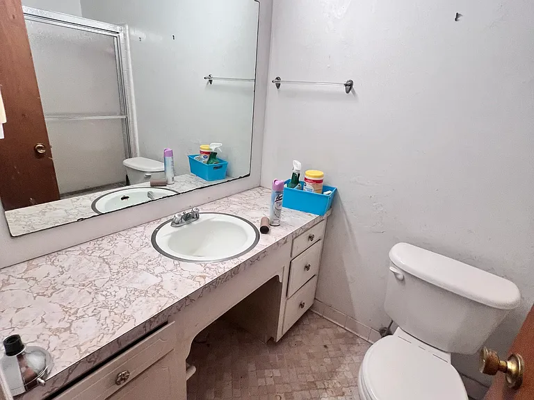 114 Northgate Dr — Photo 2