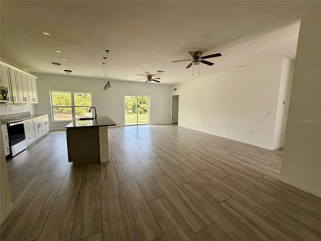4 bed, 2.0 bath, 1741 sqft, $2,100 — Photo 4