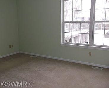 5th image of 264 Nichole St