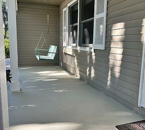4th image of 301 Westhampton